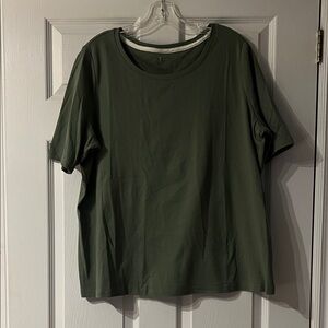 Isaac Mizrahi Olive Green Short Sleeve Crewneck Tee